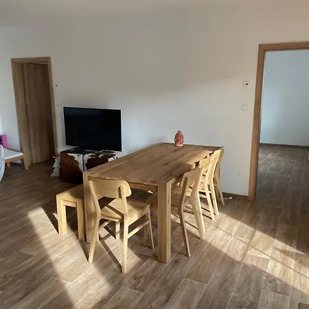 Novy Mlyn, Lejlighed Borová Lada